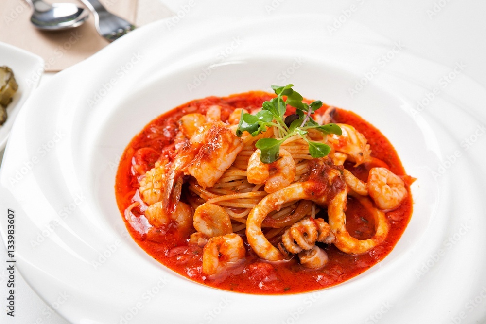seafood tomato sauce spaghetti seafood tomato sauce spaghetti