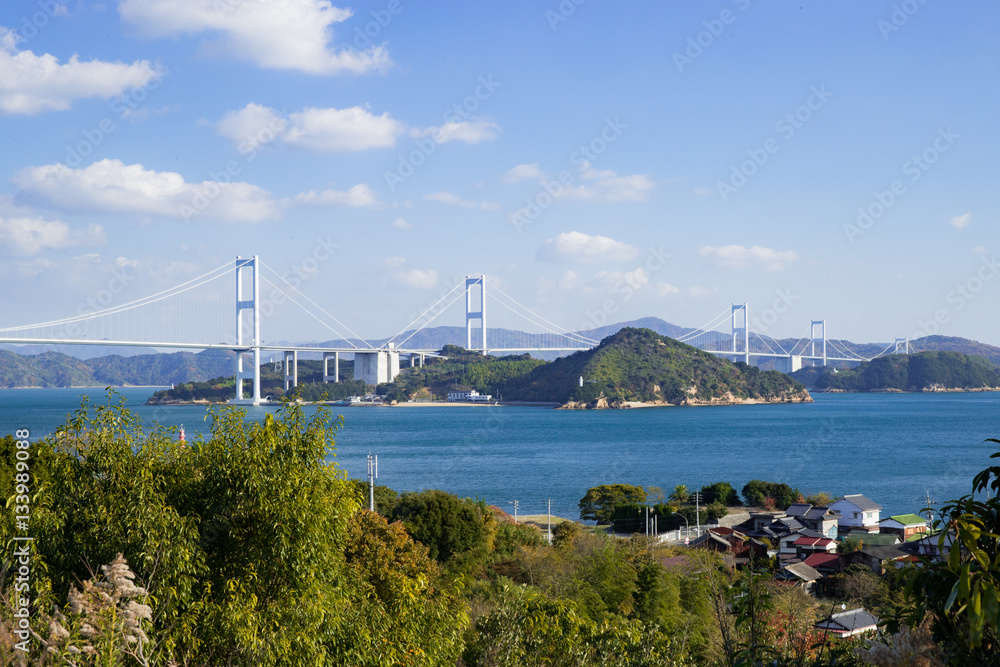 今治から見た来島海峡大橋（しまなみ海道）