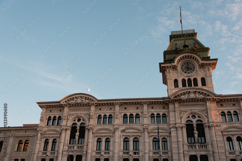 Stroll along the banks and squares of Trieste