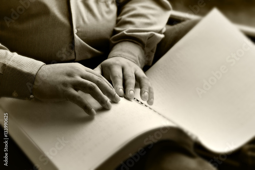 Reading Braille with fingers