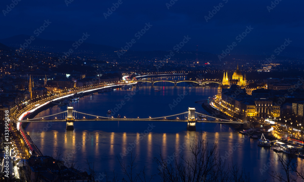 Kettenbrücke Ungarn Budapest bei Nacht