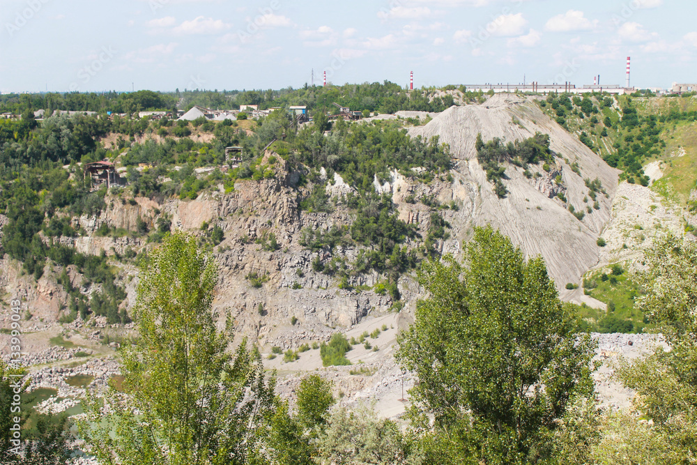 Extraction of mineral resources in the granite quarry