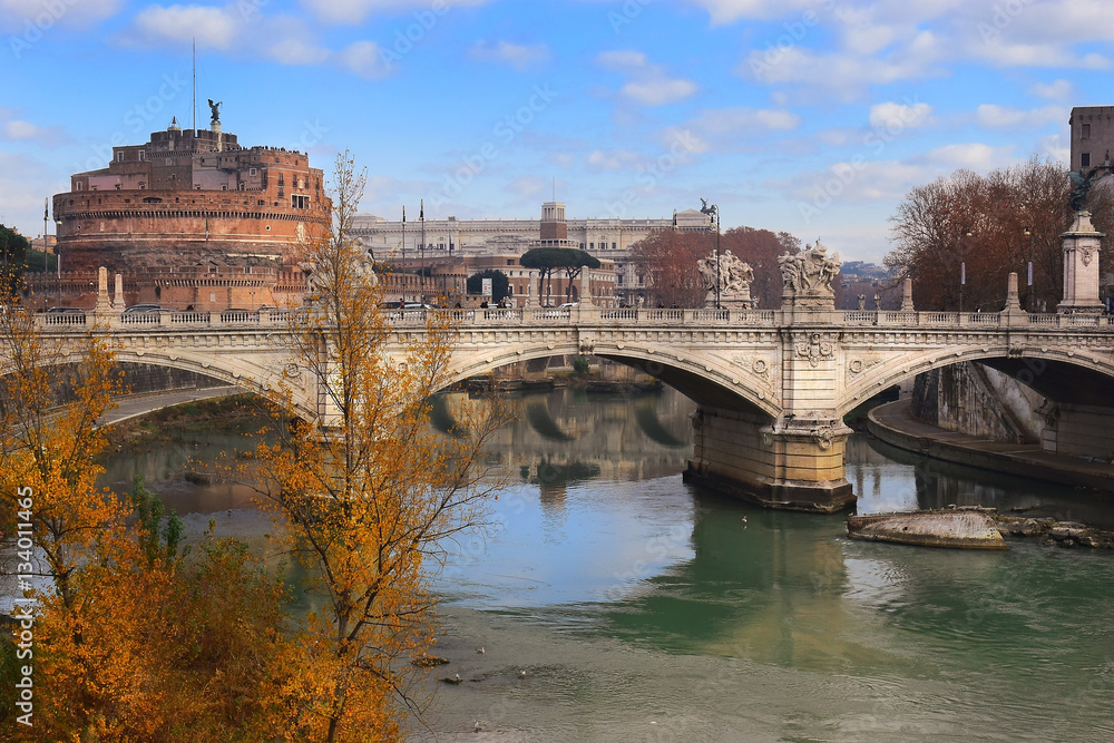 Ponte Vittorio Emanuele II is a bridge, across the Tiber in Rome constructed in1886 by the architect Ennio De Rossi