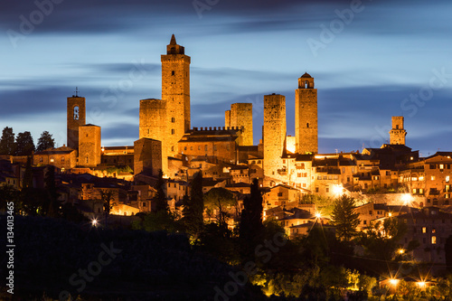 Φωτογραφία San Gimignano at night