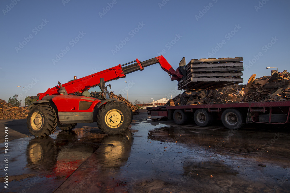 Vehicle maneuvering raw cork planks from heavy duty truck