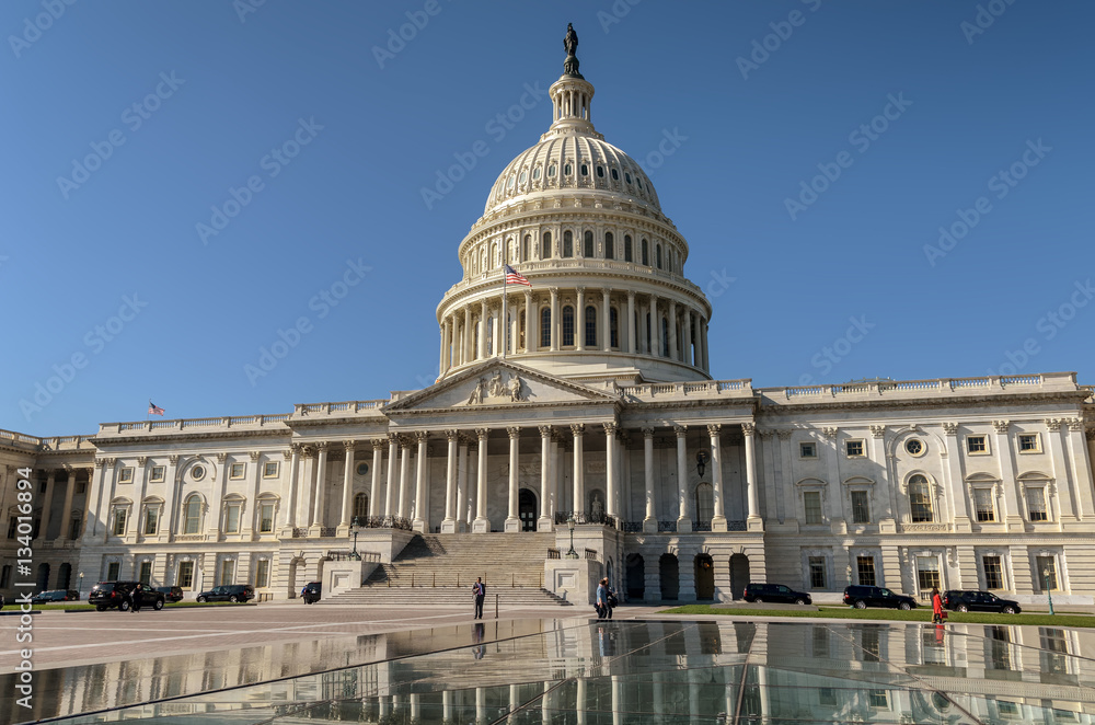 Fototapeta premium View of Capitol building in Washington DC, home of US Congress