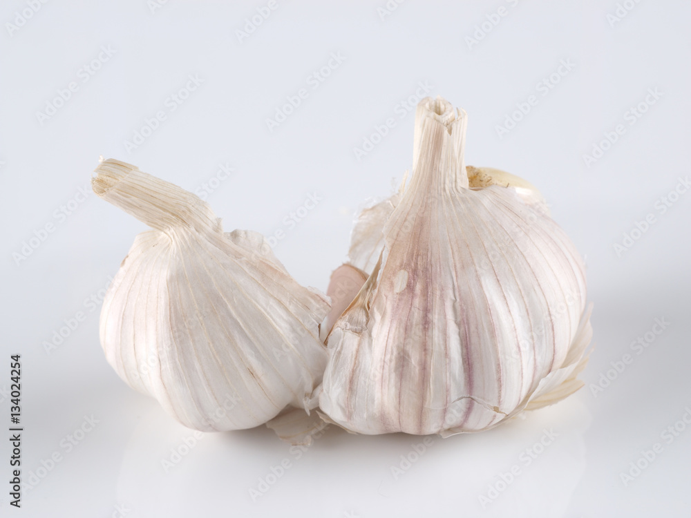 Obraz premium garlic on a light background