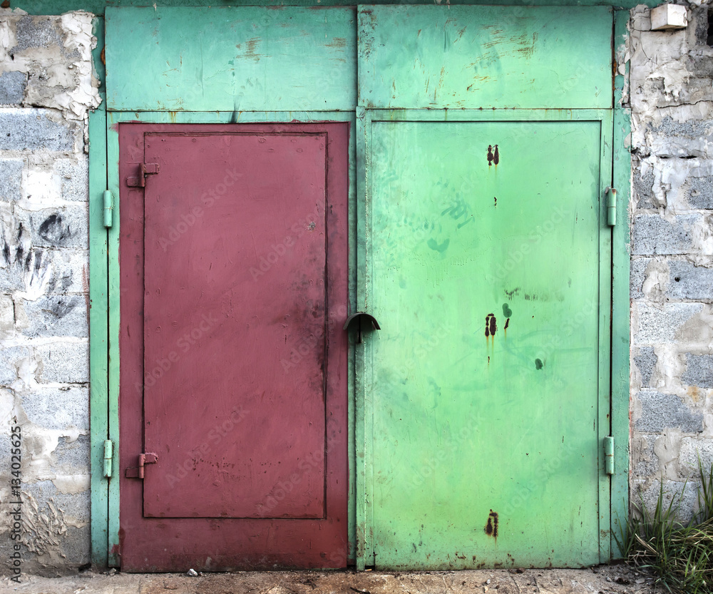 old metal warehouse door, hangar, high resolution photo old metal warehouse door, hangar, high resolution photo