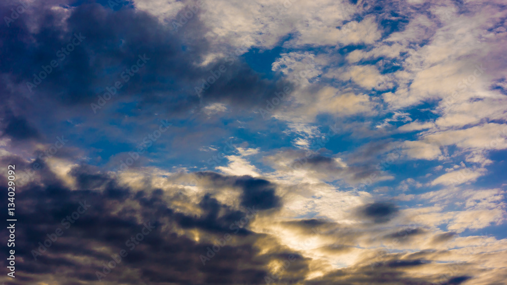 Fototapeta premium Beautiful cloudy sky with sun rays. Dramatic sky with stormy clo
