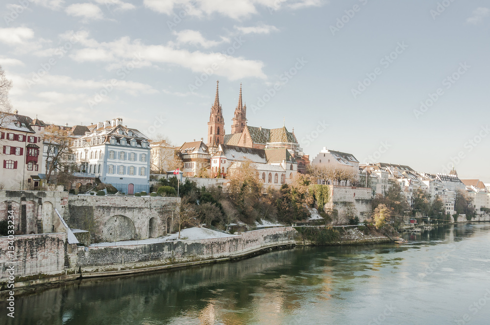 Fototapeta premium Basel, Stadt, Altstadt, Münster, Kirche, Basel-Stadt, Altstadthäuser, Rhein, Fluss, Rheinufer, Pfalz, Winter, Winterspaziergang, Schweiz
