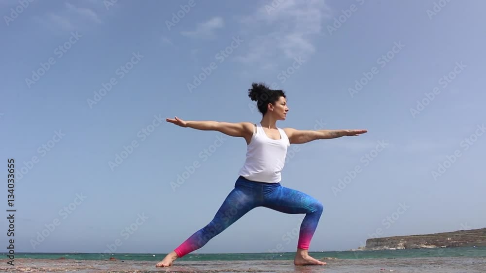 Entrenamiento personal en la playa Entrenamiento personal en la playa