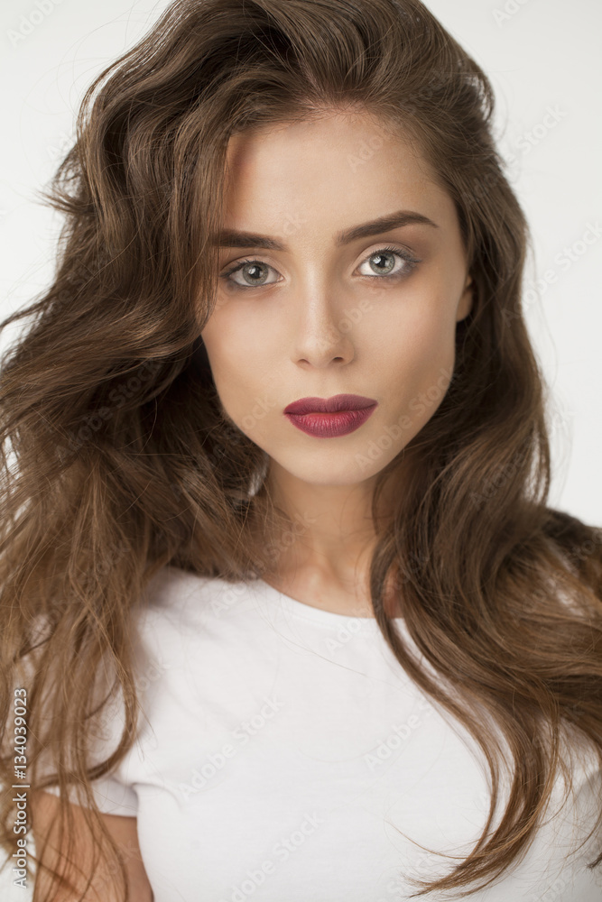 Naklejka premium Beautiful Brunette Girl with hairstyle and make up