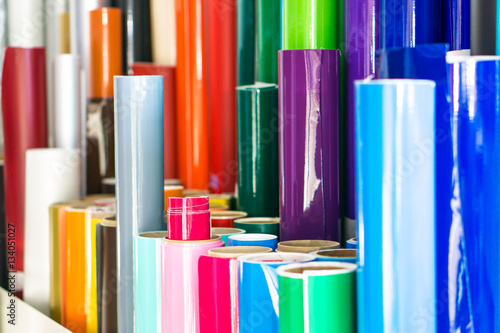 Photos Bunte Folienrollen in der Werbetechnik