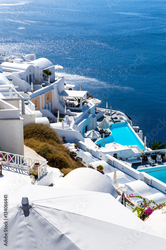Santorini, Grecja, Oia - Katikies Luksusowy Resort z basenami i widokiem na morze, photo