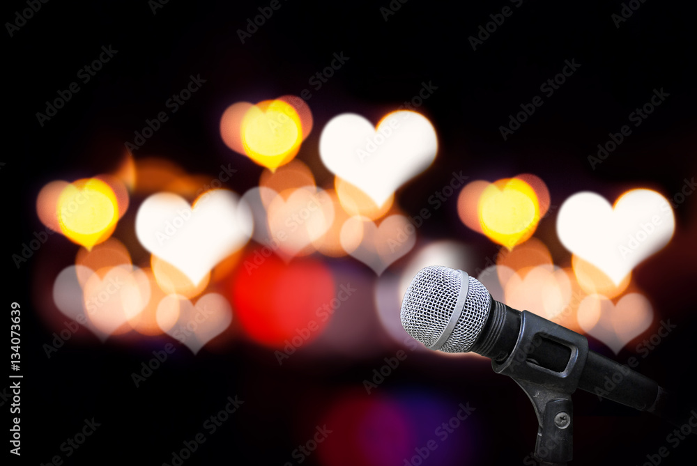 Obraz premium Microphone on stage background 