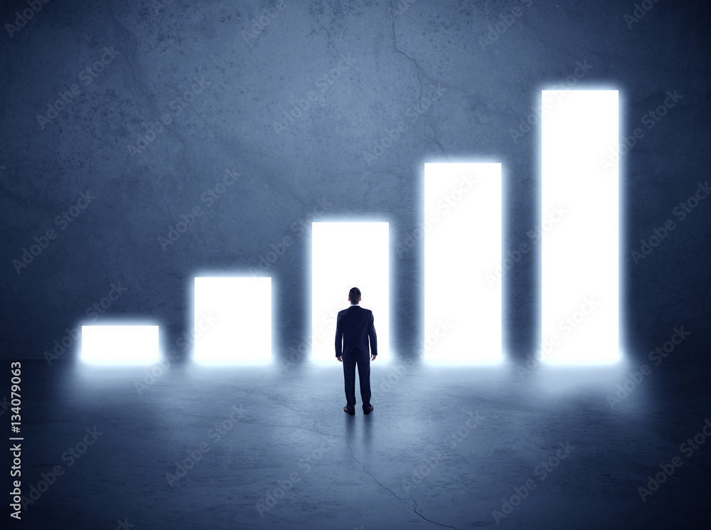 Fototapeta premium man standing in front of a chart