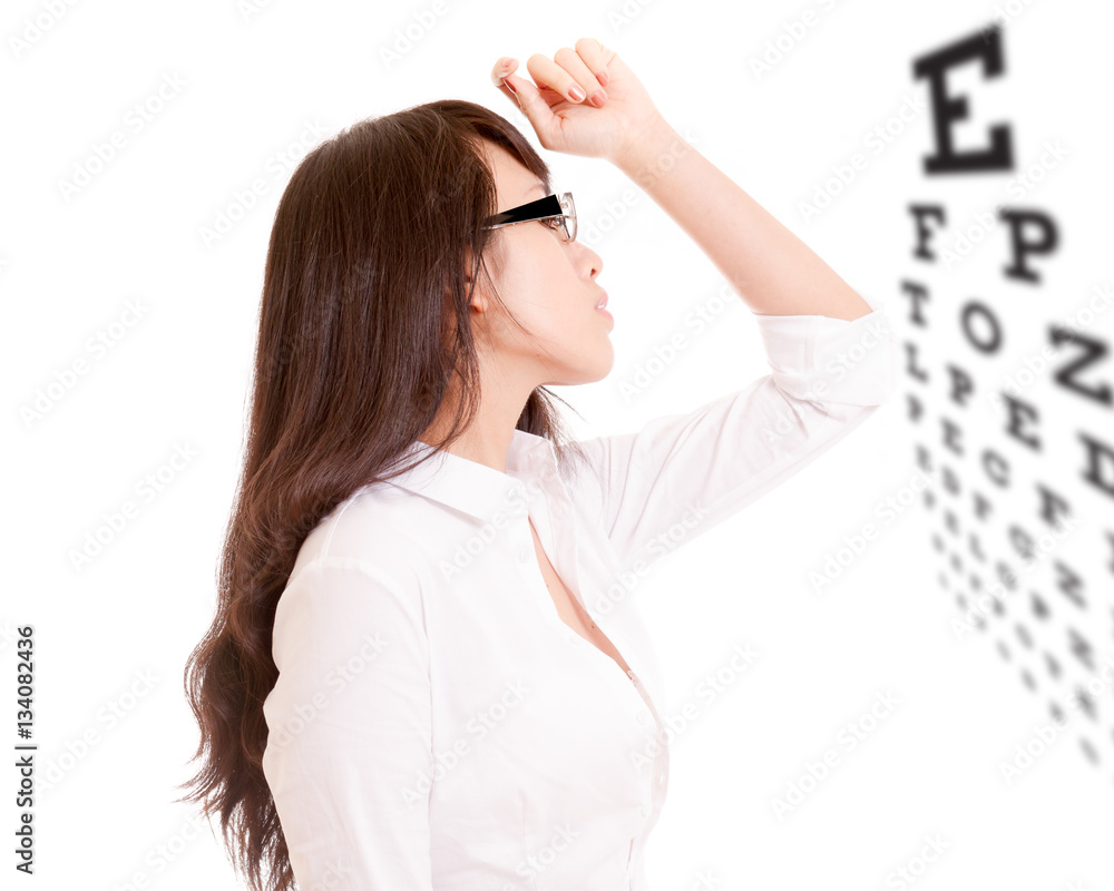 Naklejka premium Side profile of Chinese office lady and eyechart