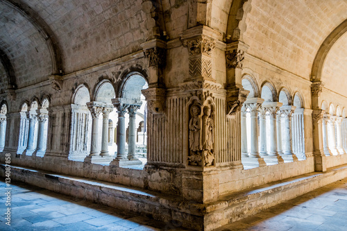 Galerie du cloitre de l'Abbaye de Montmajour près d'Arles