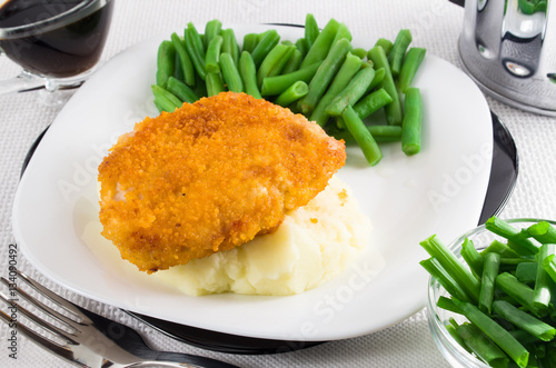 Fried breaded chicken, green beans and mashed potatoes