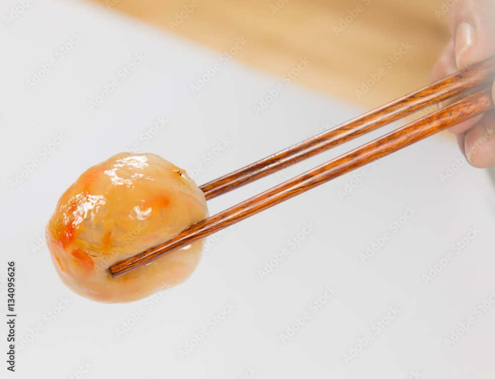 Fototapeta premium Steamed Dumpling stuffed with Garlic Chives and Taro and bamboo