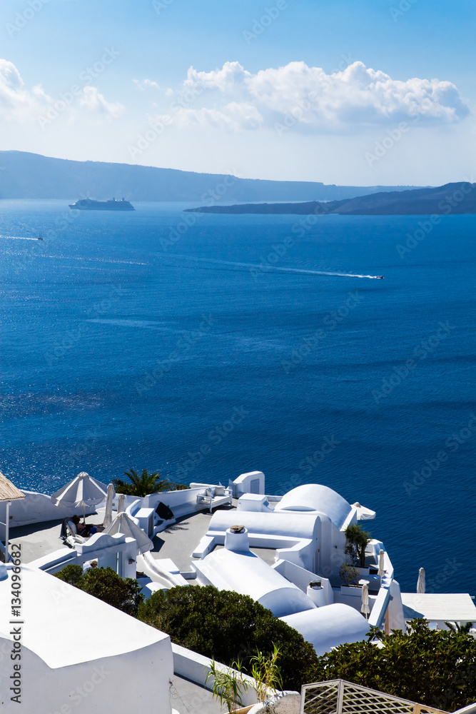 Santorini, Grecja, Oia - Katikies Luksusowy Resort z basenami i widokiem na morze, - obrazy, fototapety, plakaty 