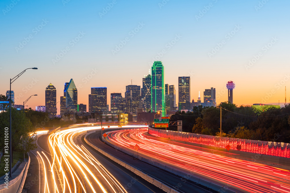 Fototapeta premium Dallas downtown skyline at twilight, Texas