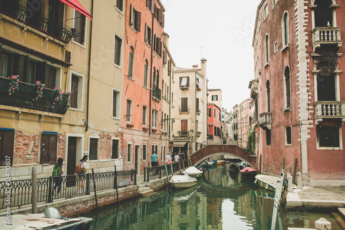 italy venezia canal bridge travel © LElik83