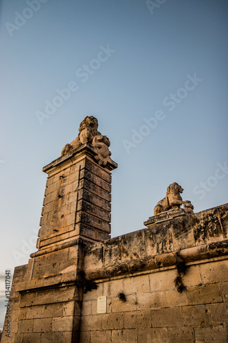 Fotografie Piliers et Lions de l'ancien pont ferroviaire de Trinquetaille à Arles