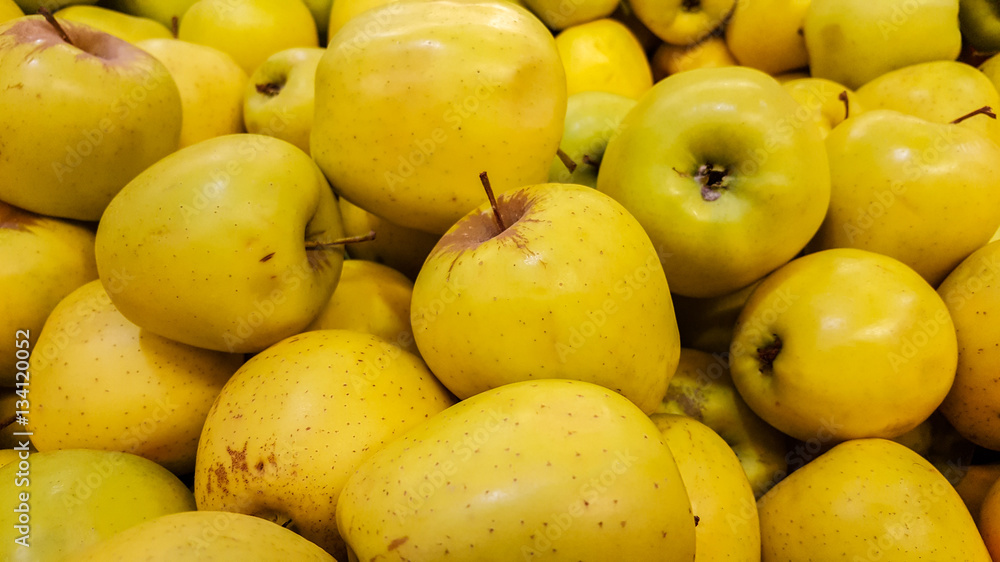 Group of fresh organic apples in a marketplace