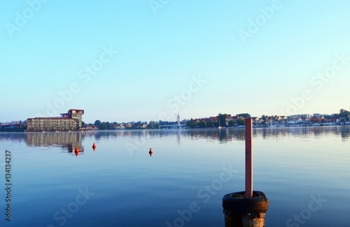 Fototapeta Naklejka Na Ścianę i Meble -  jezioro o poranku.