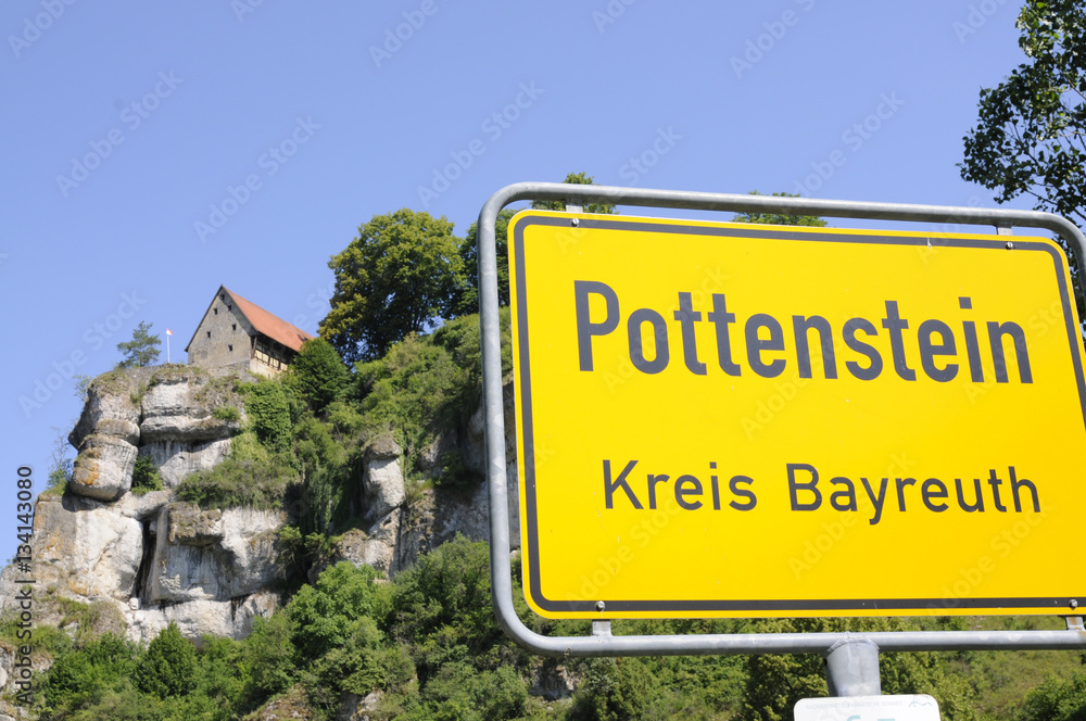pottenstein, ortsschild und burg