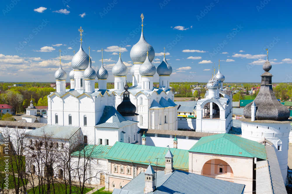 Obraz premium Assumption Cathedral and church of the Resurrection in Rostov Kremlin, Russia