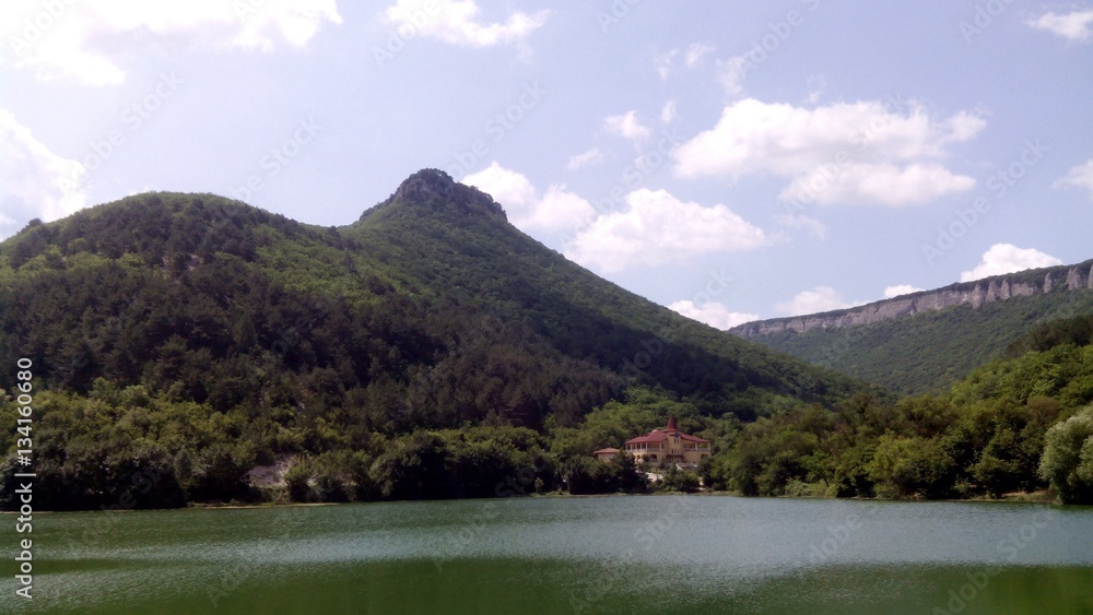 озеро в горах