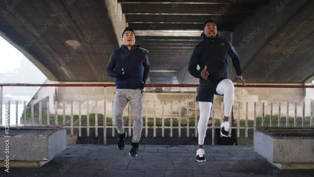 4K Personal trainer training a client in the city