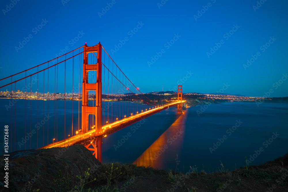 Fototapeta premium Golden Gate Bridge, San Francisco at night, USA