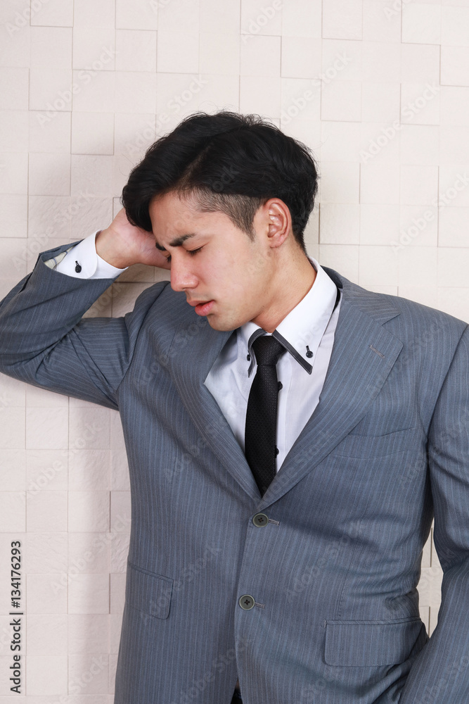 苦悩するビジネスマン