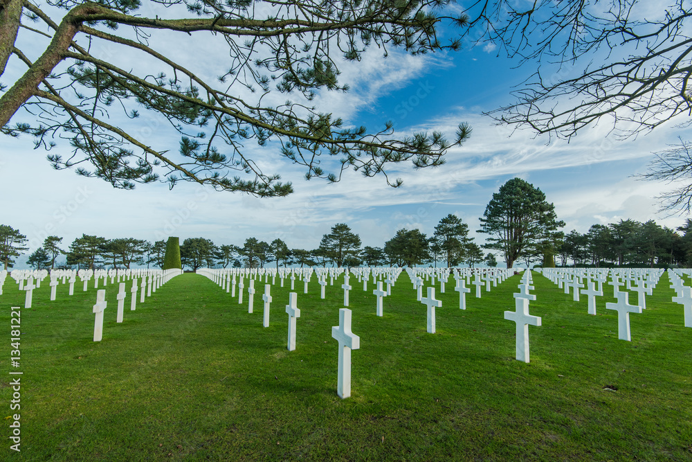 White crosses in American Cemetery, Omaha Beach, Normandy, Franc White crosses in American Cemetery, Omaha Beach, Normandy, Franc