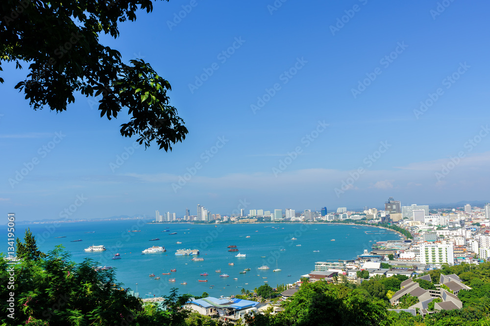 Naklejka premium Landscape of beach and city at viewpoint from Pattaya Thailand