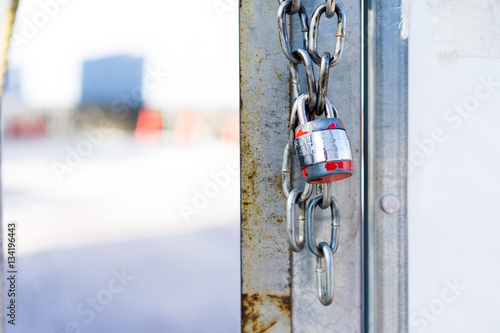 Key lock with a chain