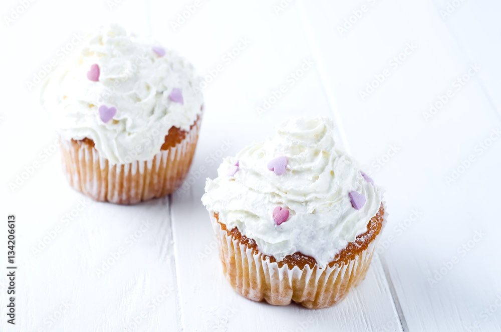 homemade vanilla capcakes with cream homemade vanilla capcakes with cream