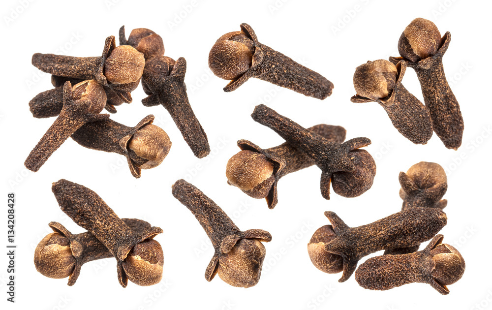 Obraz premium Dry cloves on white background