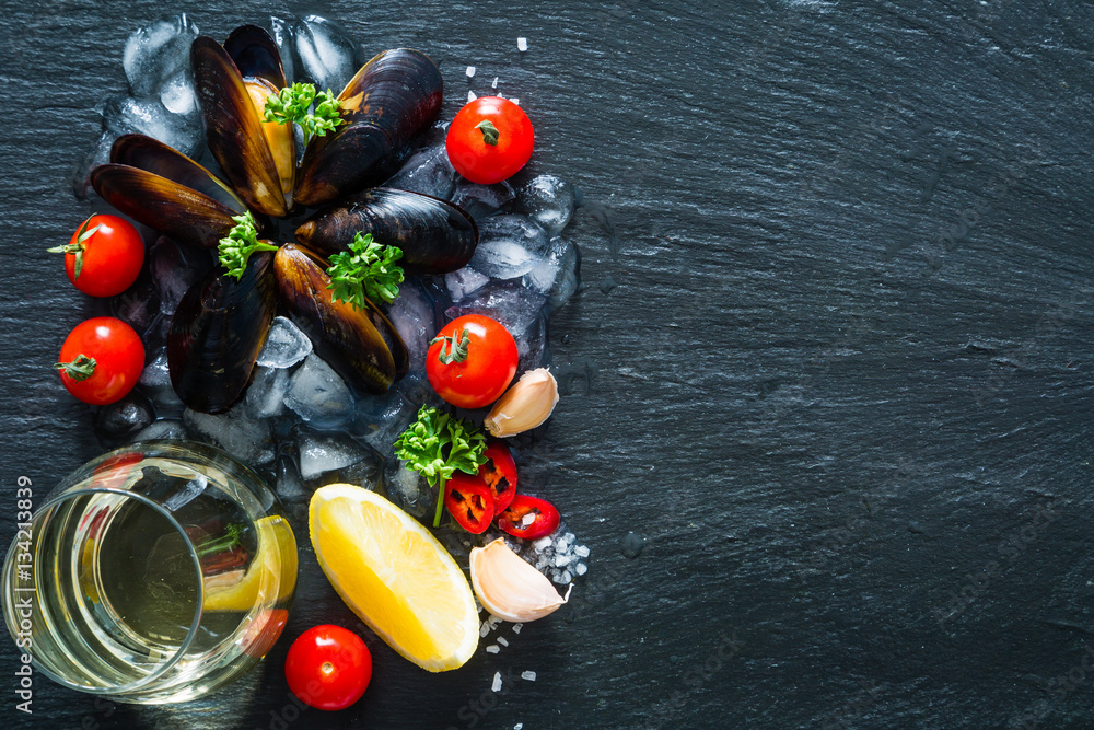 Mussels and ingredients