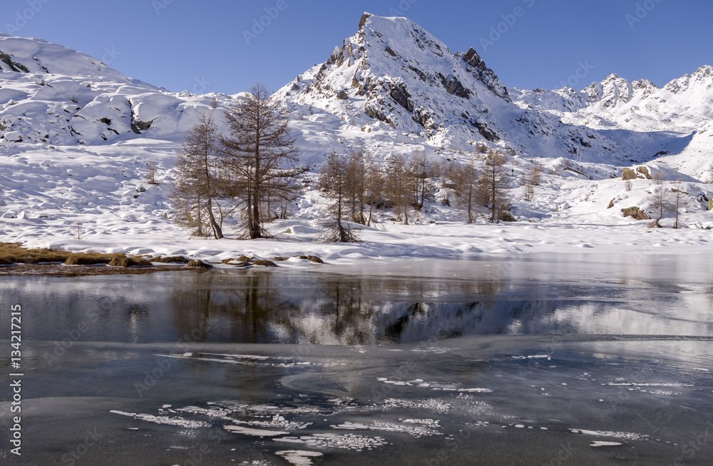 Fototapeta premium lac du Mercantour, vallée des merveilles