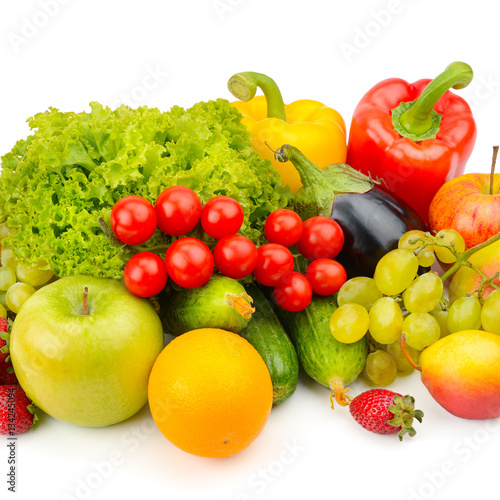 Fototapeta Naklejka Na Ścianę i Meble -  fruits and vegetables isolated on white background