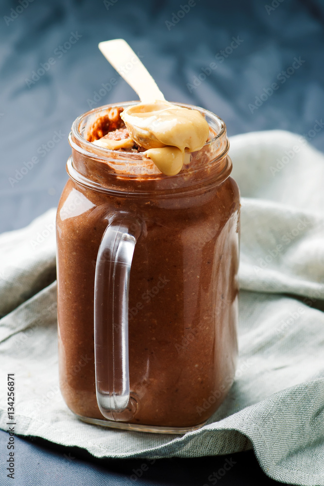 Peanut Butter Chocolate Overnight Oats in to the jar Peanut Butter Chocolate Overnight Oats in to the jar