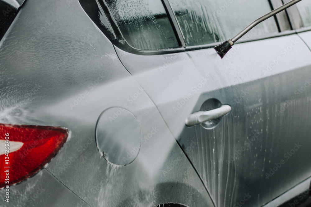 Obraz premium Cleaning Car Using High Pressure Water.