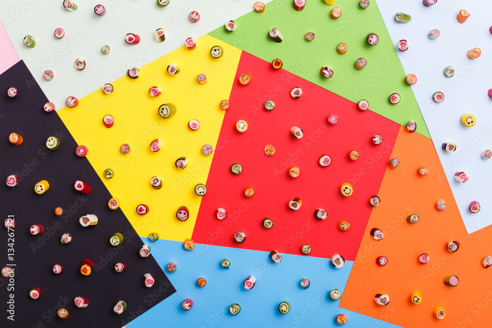 Obraz premium lollipops, candy pattern, top view flat lay on colorful backgrou