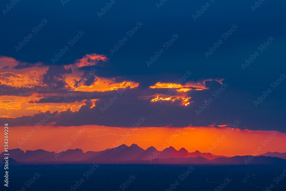Fototapeta premium Breathtaking sunset over the mountain