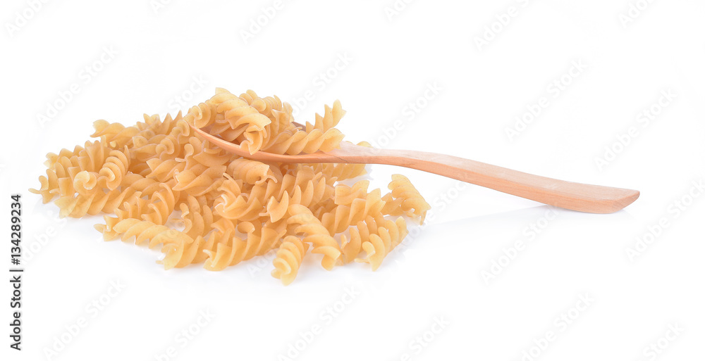 Fototapeta premium yellow pieces of macaroni isolated on white background