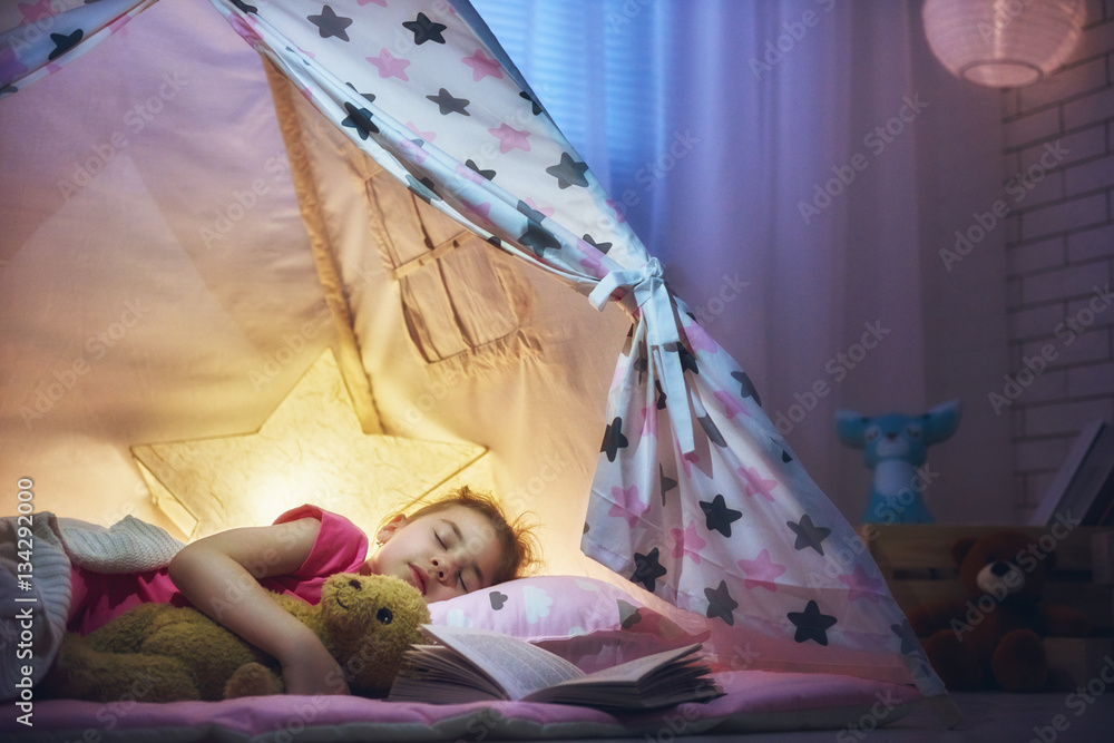 girl is napping in the tent StockFoto Adobe Stock